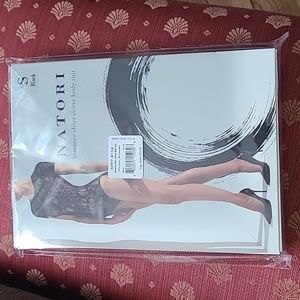 BRAND NEW Natori Short-Sleeve Lace Bodysuit; black; size: small